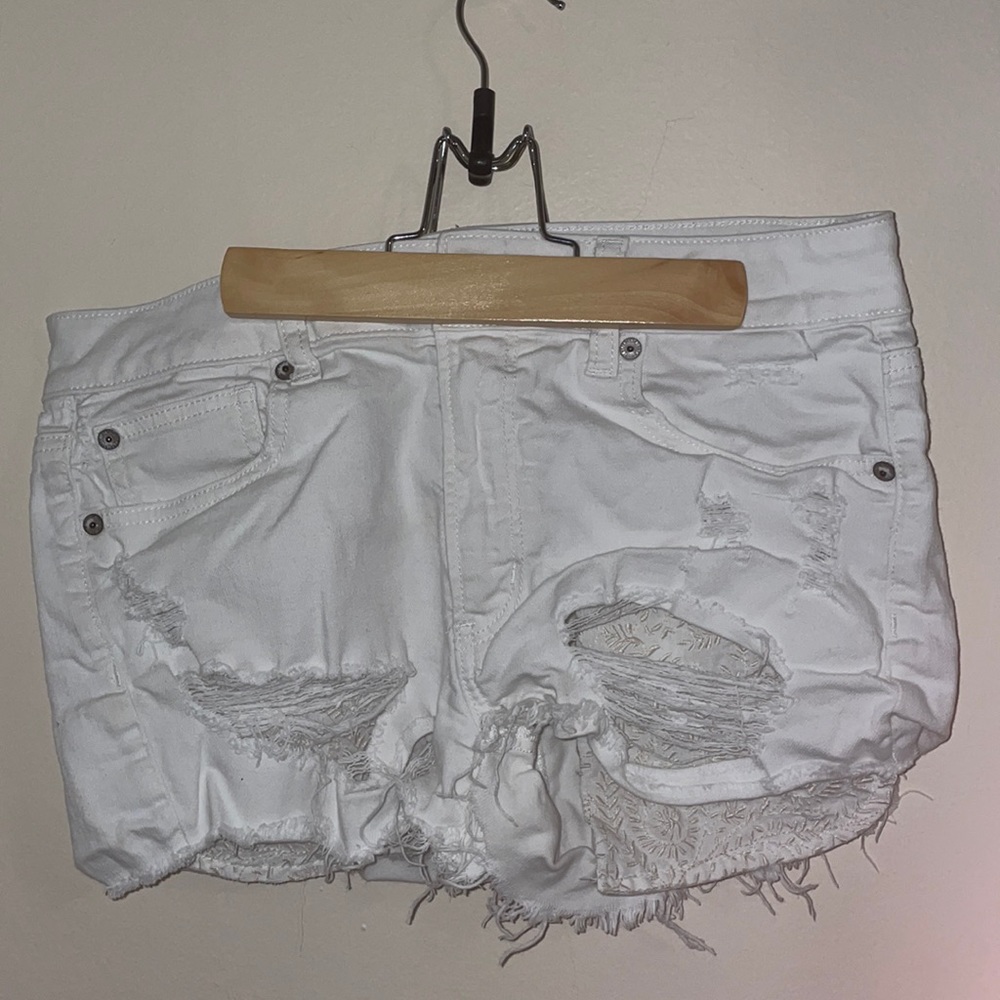 AMERICAN EAGLE WHITE JEAN SHORTS